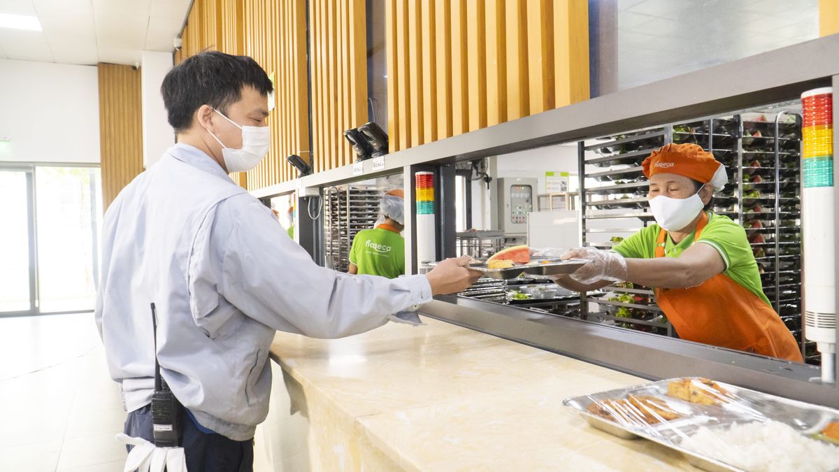 8 nguyên tắc phục vụ chuyên nghiệp mà đơn vị cung cấp suất ăn công nghiệp nào cũng cần nhớ