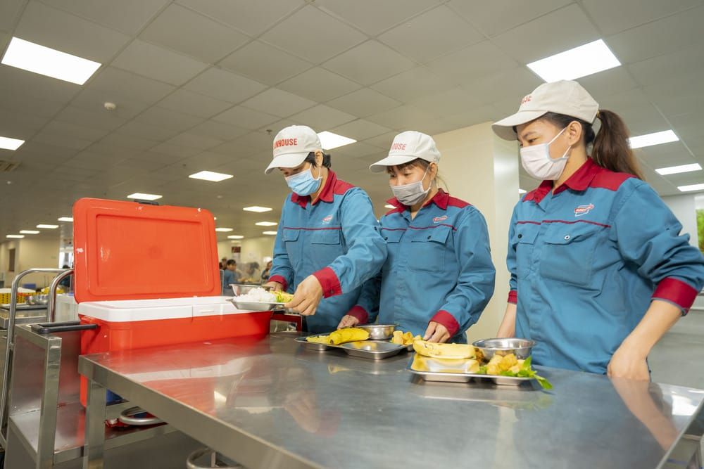 Công ty suất ăn công nghiệp – Bảo chứng uy tín thương hiệu qua từng bữa ăn