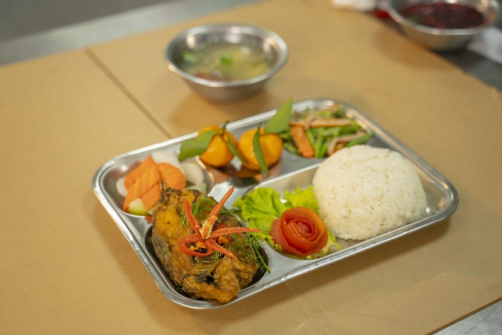 Công ty suất ăn công nghiệp – Cạnh tranh bằng chất lượng và trải nghiệm người dùng