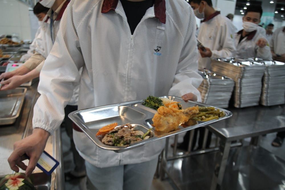 Công ty suất ăn công nghiệp: Quản lý dinh dưỡng và sức khỏe