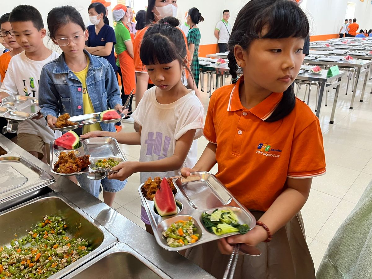 Công ty cung cấp suất ăn bán trú trường tiểu học