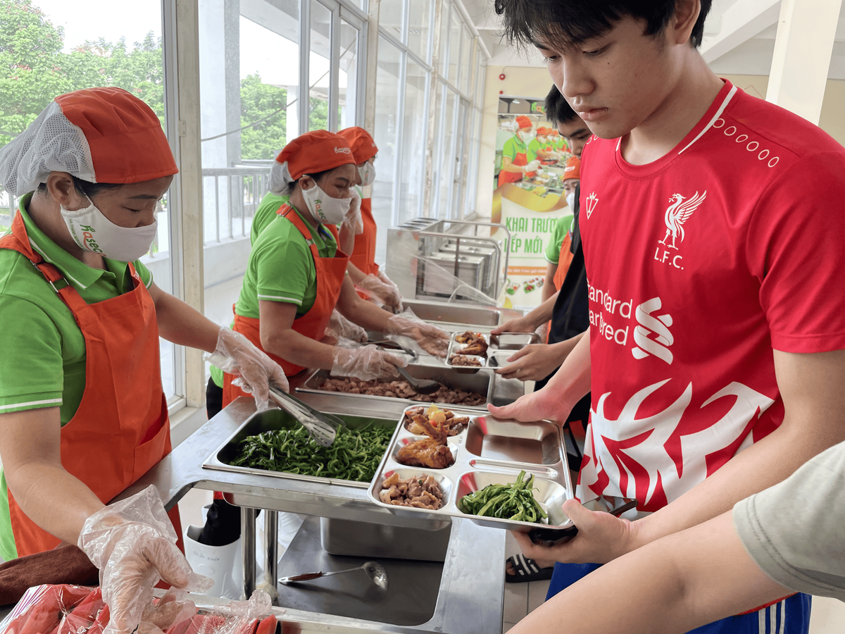 Suất ăn bán trú trường học – Mô hình hợp tác công – tư đang phát huy hiệu quả