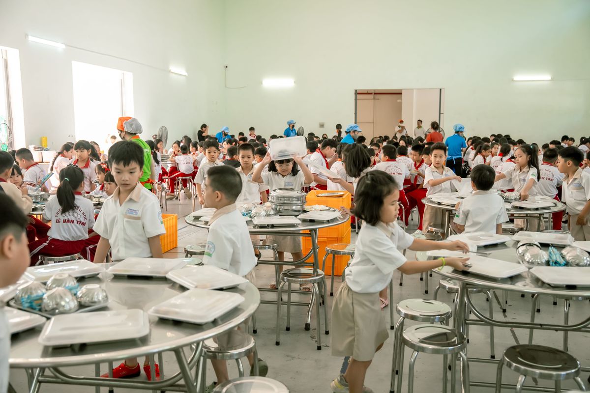 Dịch vụ suất ăn bán trú trường học: Giải pháp đảm bảo dinh dưỡng và an toàn cho học sinh trong giờ học