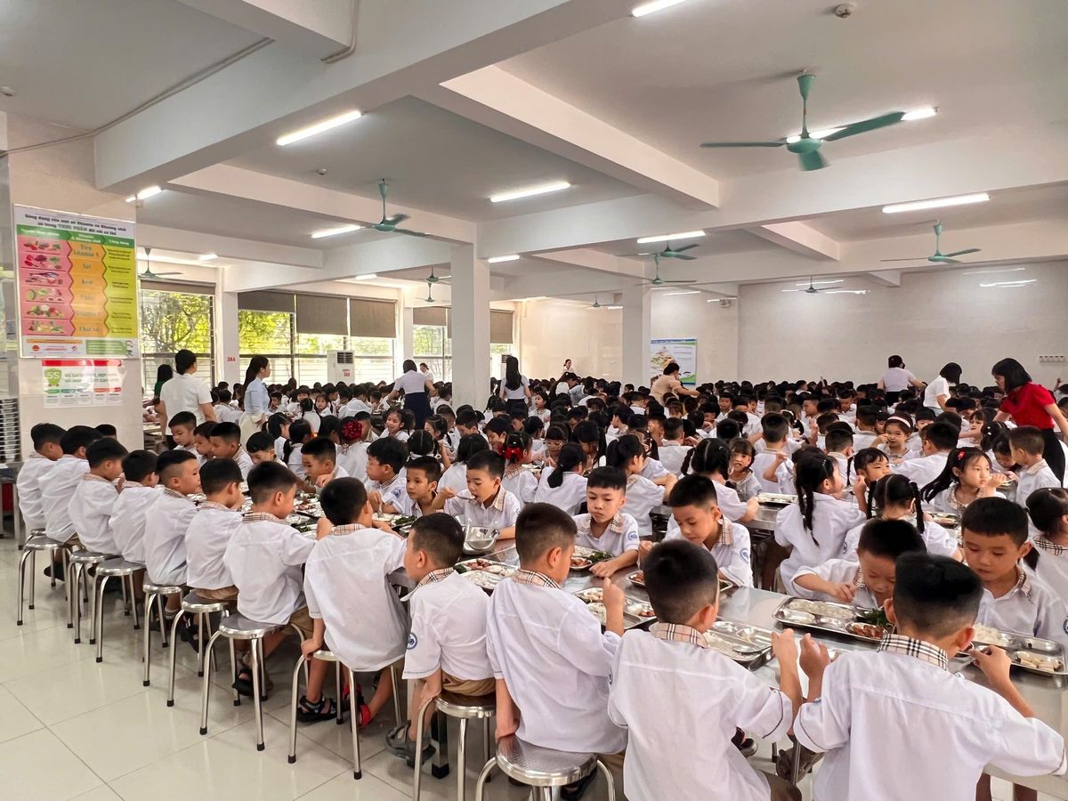 Suất ăn bán trú trường học – Ứng dụng công nghệ trong quản lý bếp ăn an toàn