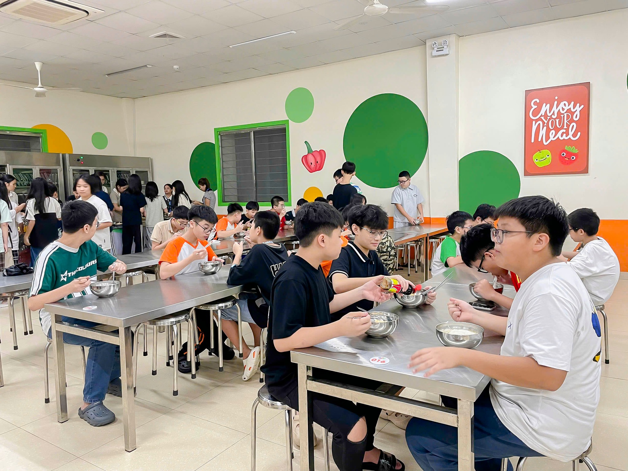 Thực trạng suất ăn trường học hiện nay tại các thành phố lớn