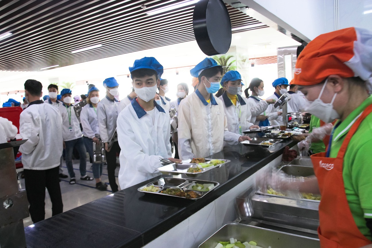 Dịch vụ suất ăn công nghiệp Bắc Giang tốt nhất hiện nay và những lưu ý khi mở bếp ăn trong nhà máy