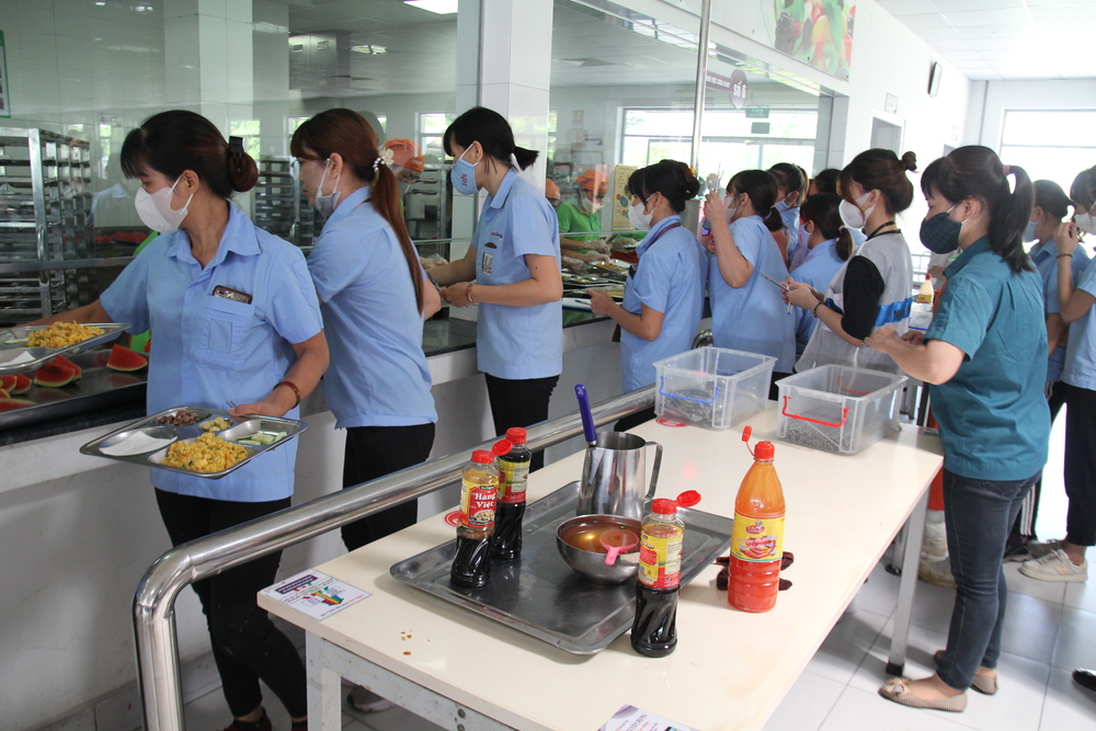 Suất ăn công nghiệp tại Hà Nội: Đảm bảo chất lượng và sự đa dạng