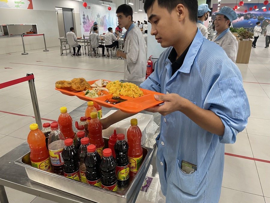 Bếp ăn tập thể, dịch vụ bếp ăn tập thể, suất ăn công nghiệp, suất ăn tập thể, công ty bếp ăn tập thể, bếp ăn tập thể cho công nhân, bếp ăn tập thể cho trường học, bếp ăn tập thể cho bệnh viện, giá bếp ăn tập thể, tổ chức bếp ăn tập thể, an toàn vệ sinh bếp ăn tập thể