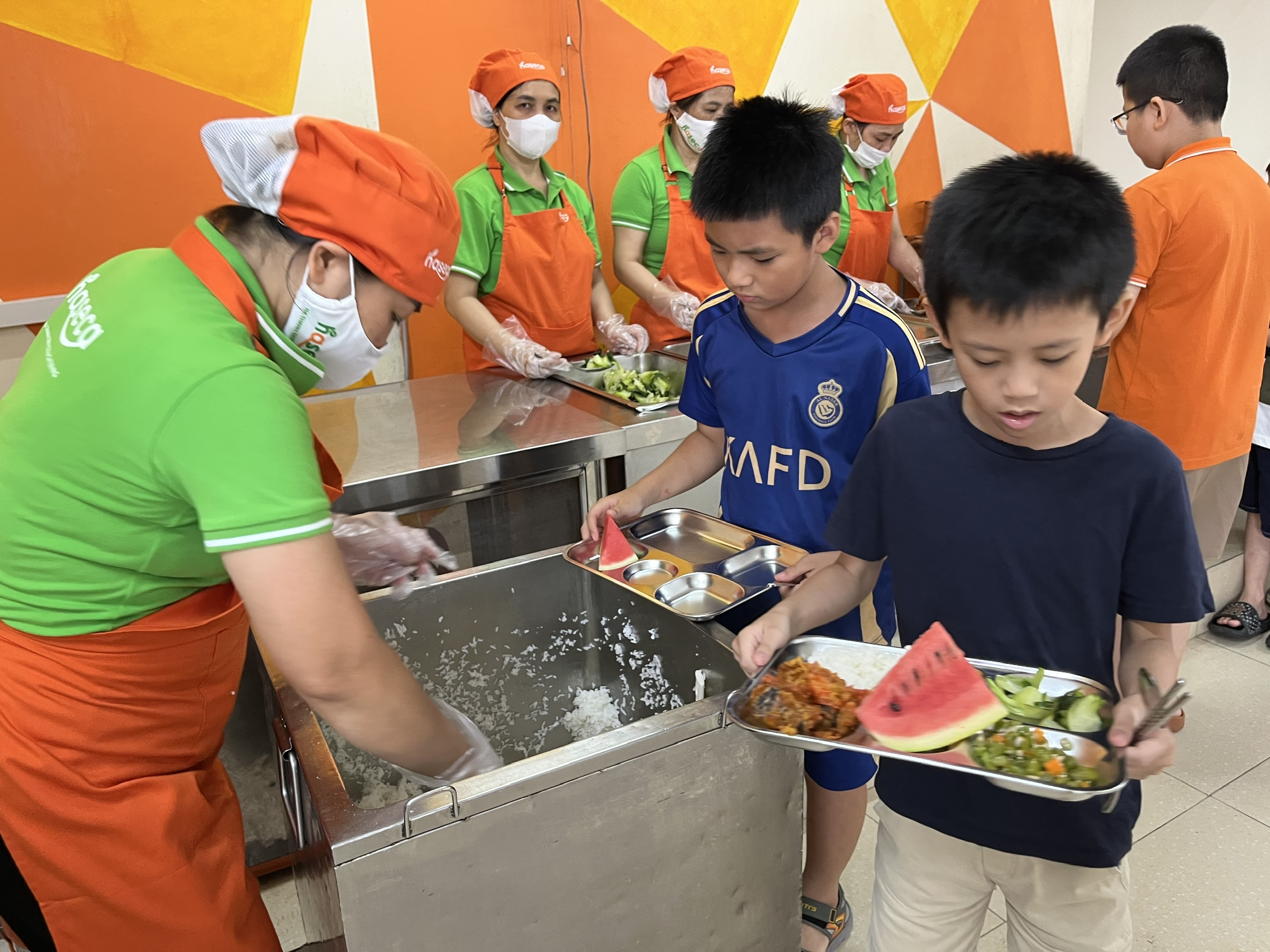 suất ăn bán trú, suất ăn trường học, cung cấp suất ăn cho trường học, cung cấp suất ăn trường học, công ty cung cấp suất ăn trường học, suất ăn cho trường học, suất ăn công nghiệp cho trường học, suất ăn học sinh tiểu học, suất ăn trường học mới nhất, suất ăn trường tiểu học, suất ăn học sinh THPT, nhà thầu suất ăn, dịch vụ suất ăn bán trú, bếp ăn tập thể