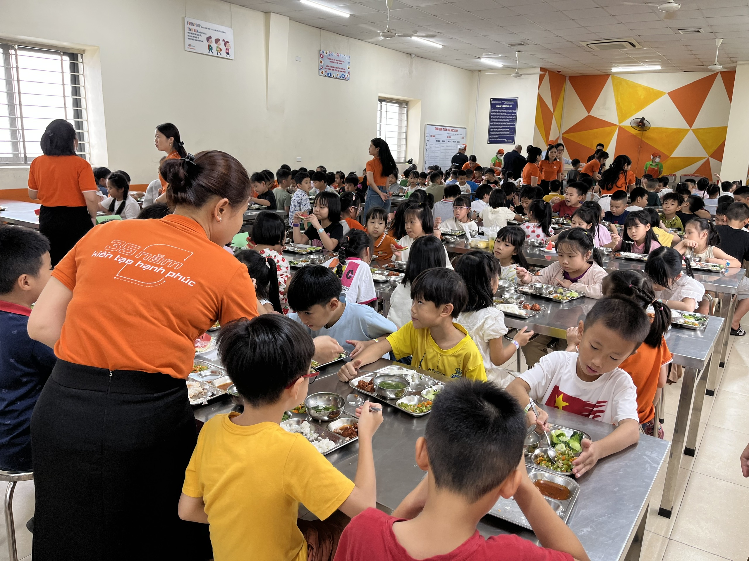 Thực đơn suất ăn bán trú trường học: Đa dạng – Cân bằng – Hấp dẫn