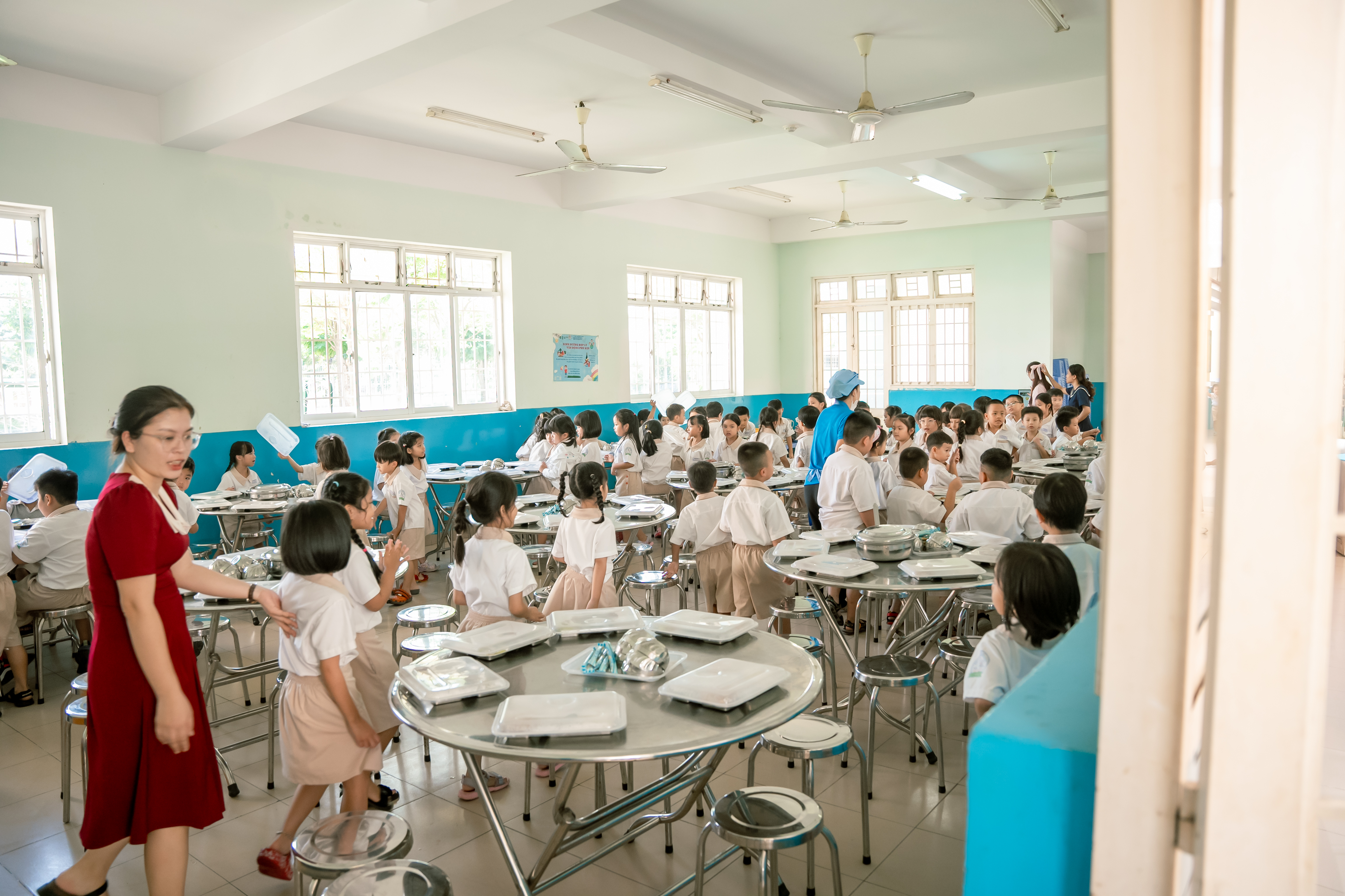 Cách xây dựng quy trình giao nhận và kiểm tra suất ăn trong trường học