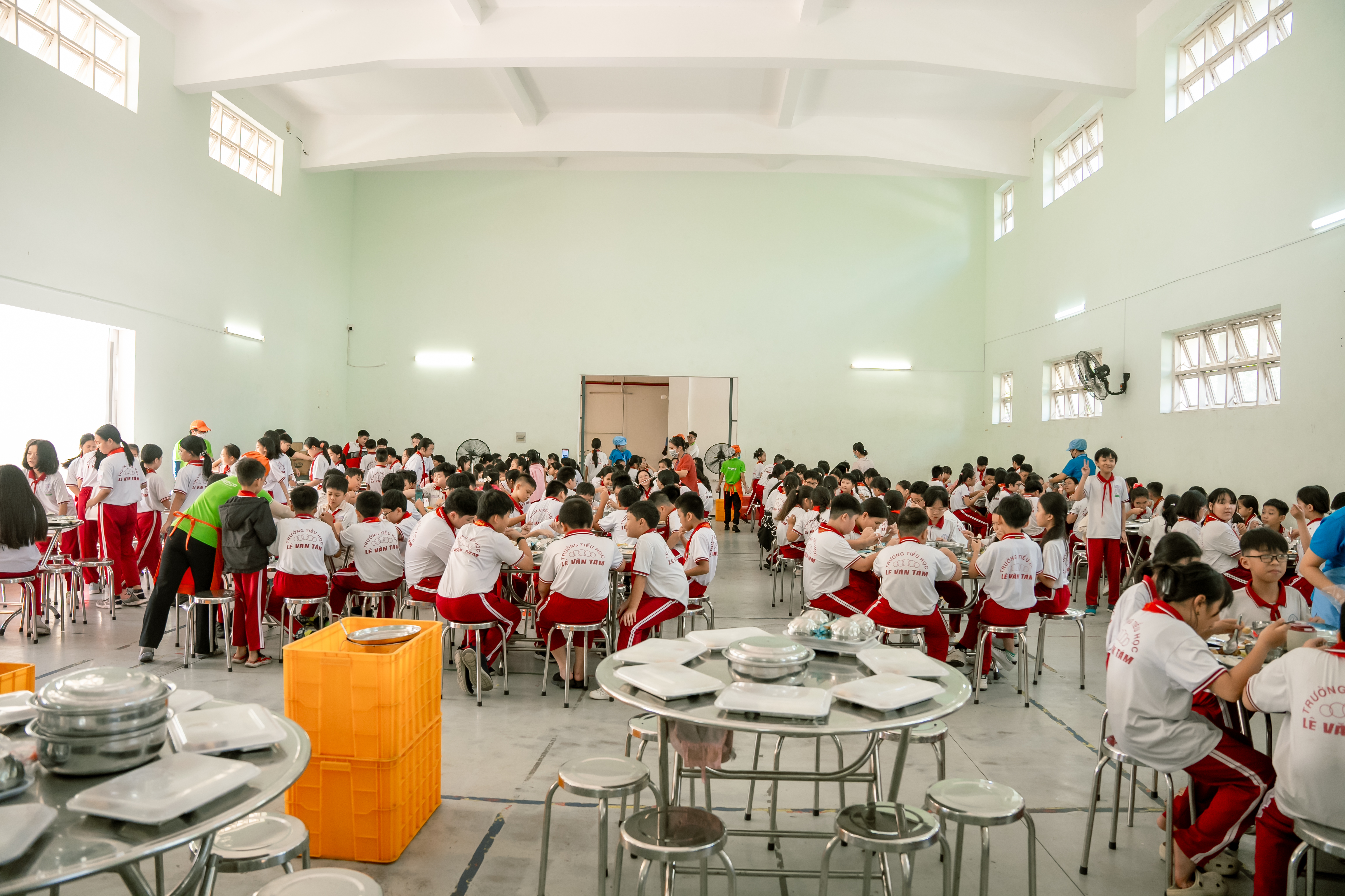 Công ty suất ăn công nghiệp, suất ăn công nghiệp, bếp ăn công nghiệp, giá suất ăn công nghiệp, dịch vụ bếp ăn tập thể, nhà thầu nấu ăn, nhà thầu bếp, canteen nhà máy, bếp ăn tập thể