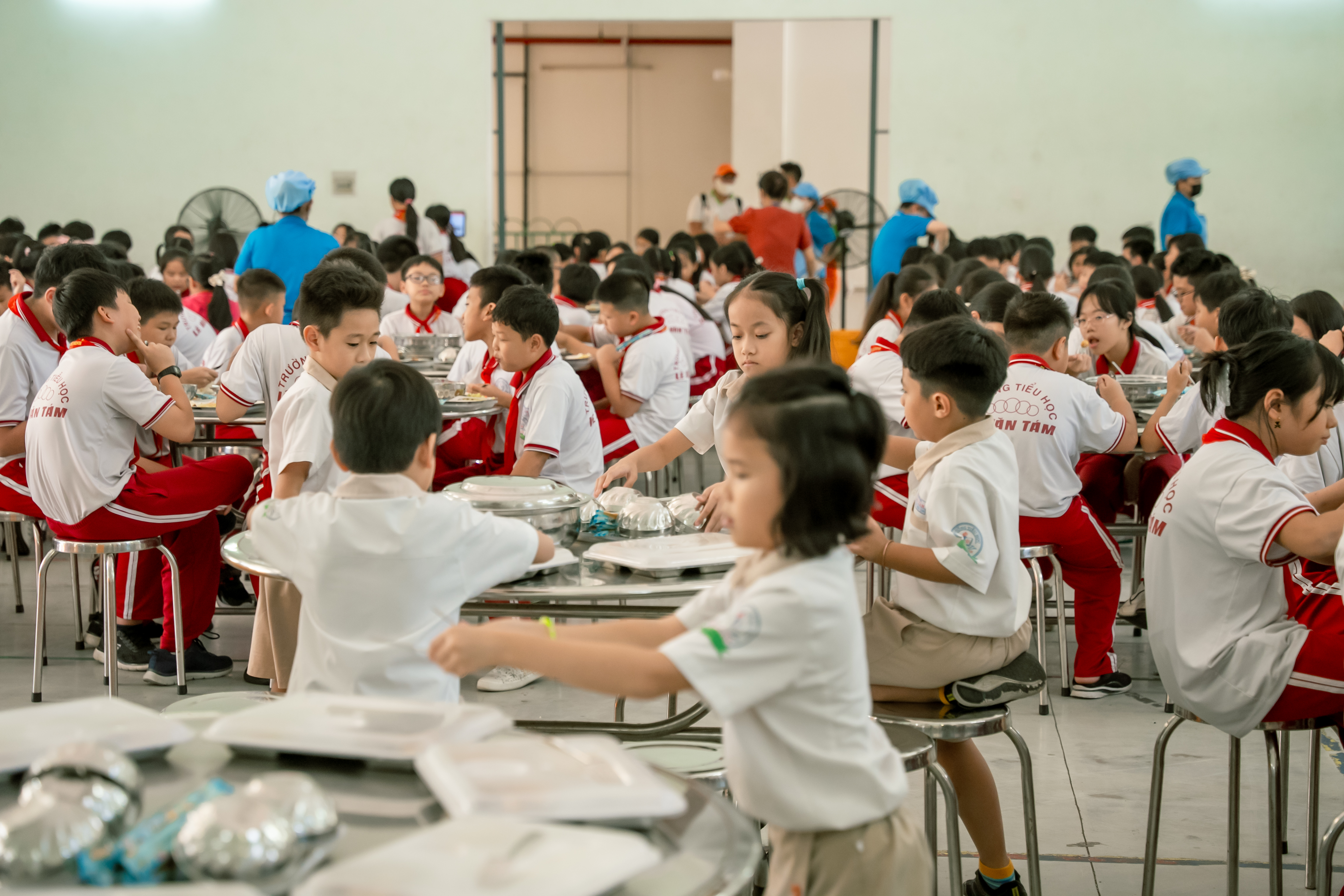 suất ăn bán trú, suất ăn trường học, cung cấp suất ăn cho trường học, cung cấp suất ăn trường học, công ty cung cấp suất ăn trường học, suất ăn cho trường học, suất ăn công nghiệp cho trường học, suất ăn học sinh tiểu học, suất ăn trường học mới nhất, suất ăn trường tiểu học, suất ăn học sinh THPT, nhà thầu suất ăn, dịch vụ suất ăn bán trú, bếp ăn tập thể