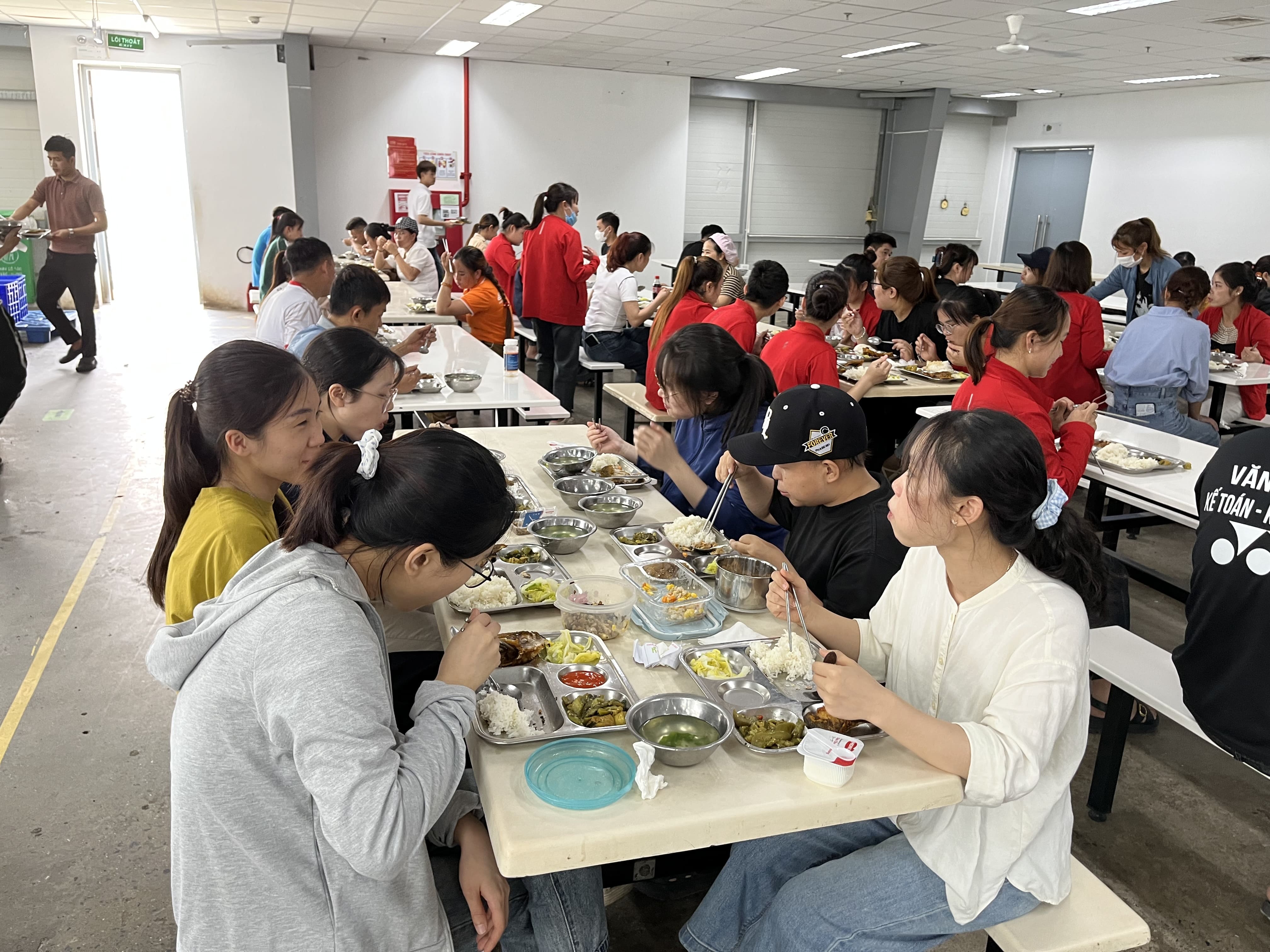 Công ty suất ăn công nghiệp, suất ăn công nghiệp, bếp ăn công nghiệp, giá suất ăn công nghiệp, suất ăn công nghiệp giá rẻ, dịch vụ bếp ăn tập thể