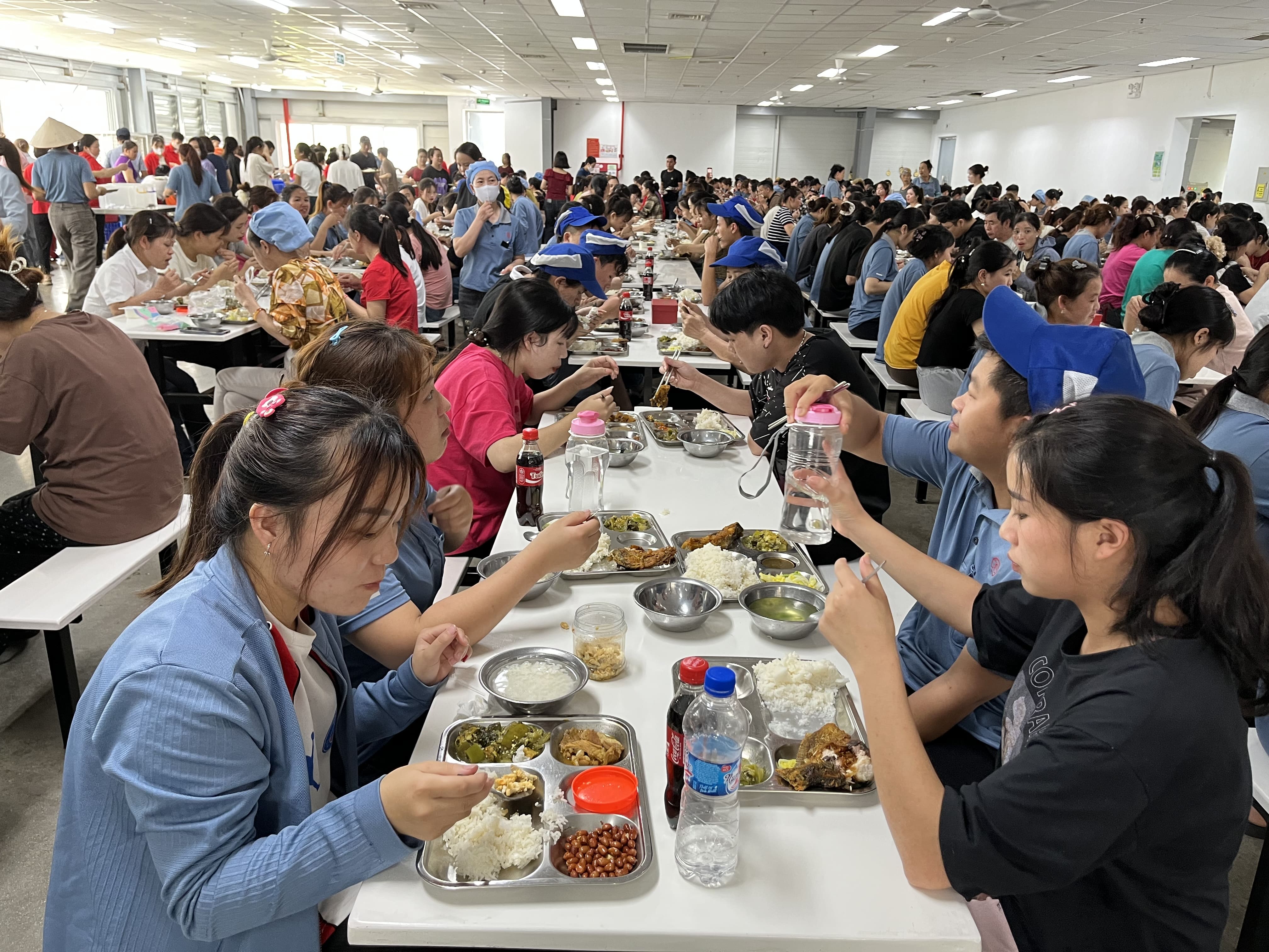 Công ty suất ăn công nghiệp, suất ăn công nghiệp, bếp ăn công nghiệp, giá suất ăn công nghiệp, suất ăn công nghiệp giá rẻ, dịch vụ bếp ăn tập thể