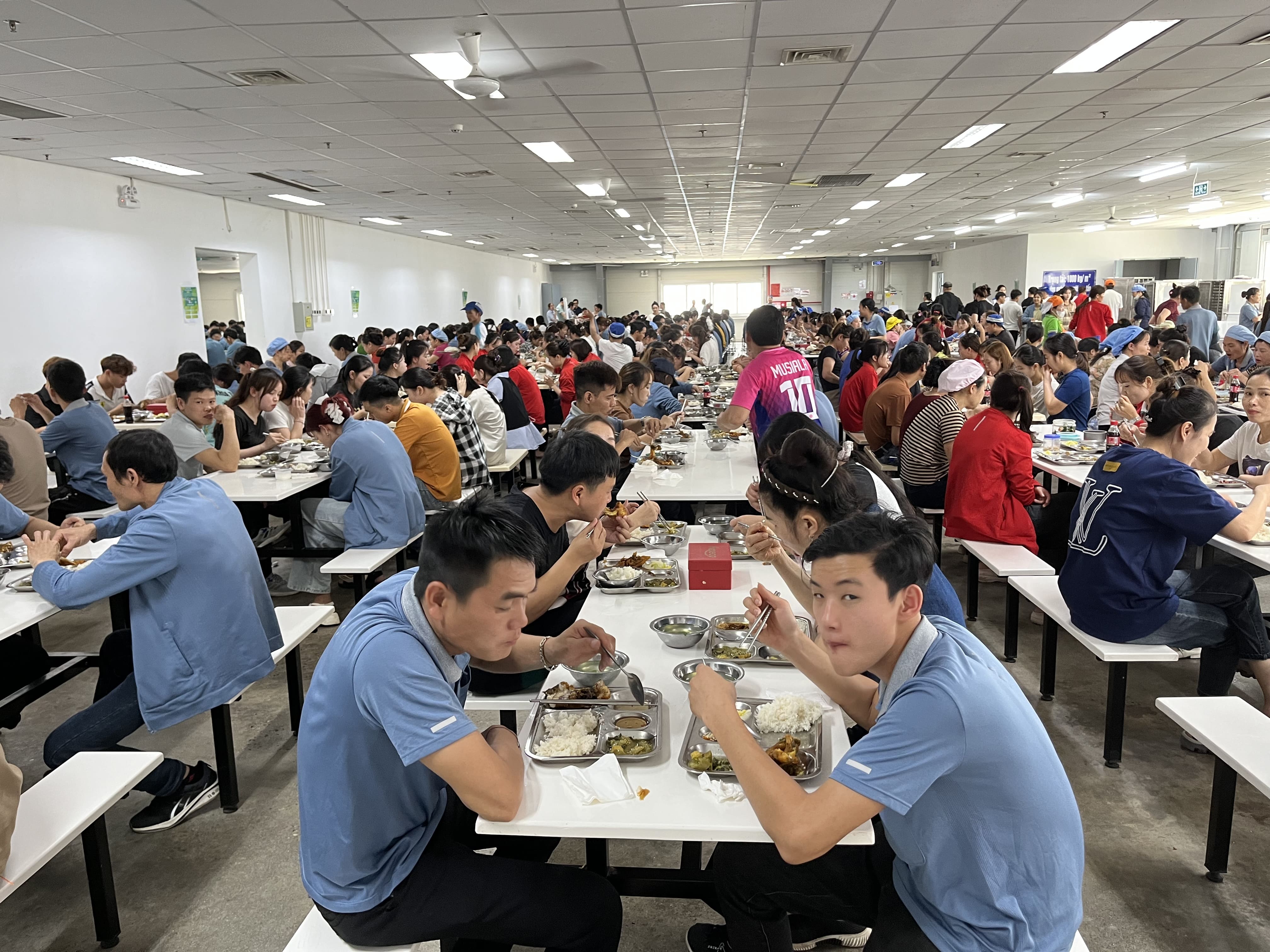 Công ty suất ăn công nghiệp, suất ăn công nghiệp, bếp ăn công nghiệp, giá suất ăn công nghiệp, suất ăn công nghiệp giá rẻ, dịch vụ bếp ăn tập thể