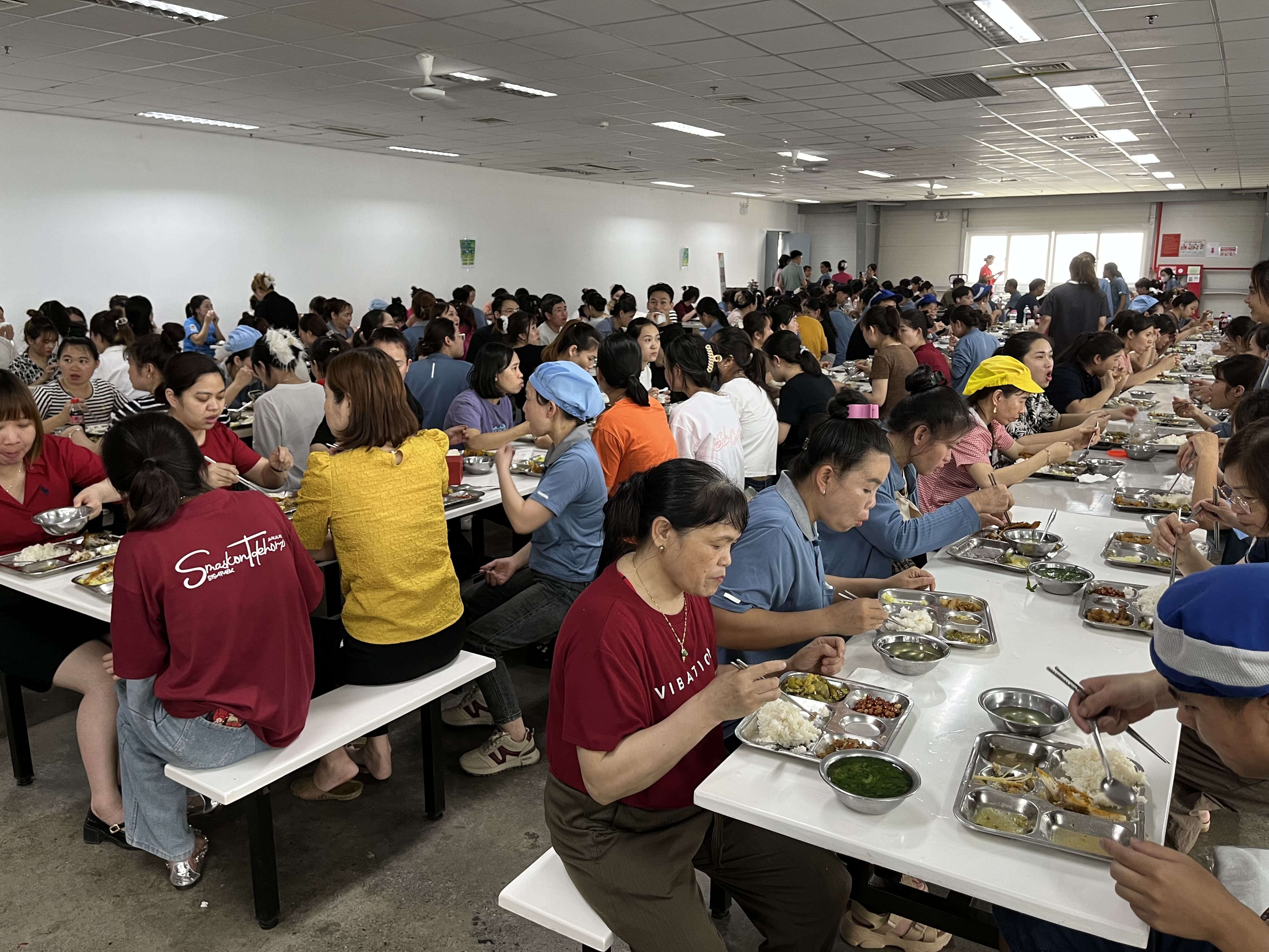 Công ty suất ăn công nghiệp, suất ăn công nghiệp, bếp ăn công nghiệp, giá suất ăn công nghiệp, suất ăn công nghiệp giá rẻ, dịch vụ bếp ăn tập thể