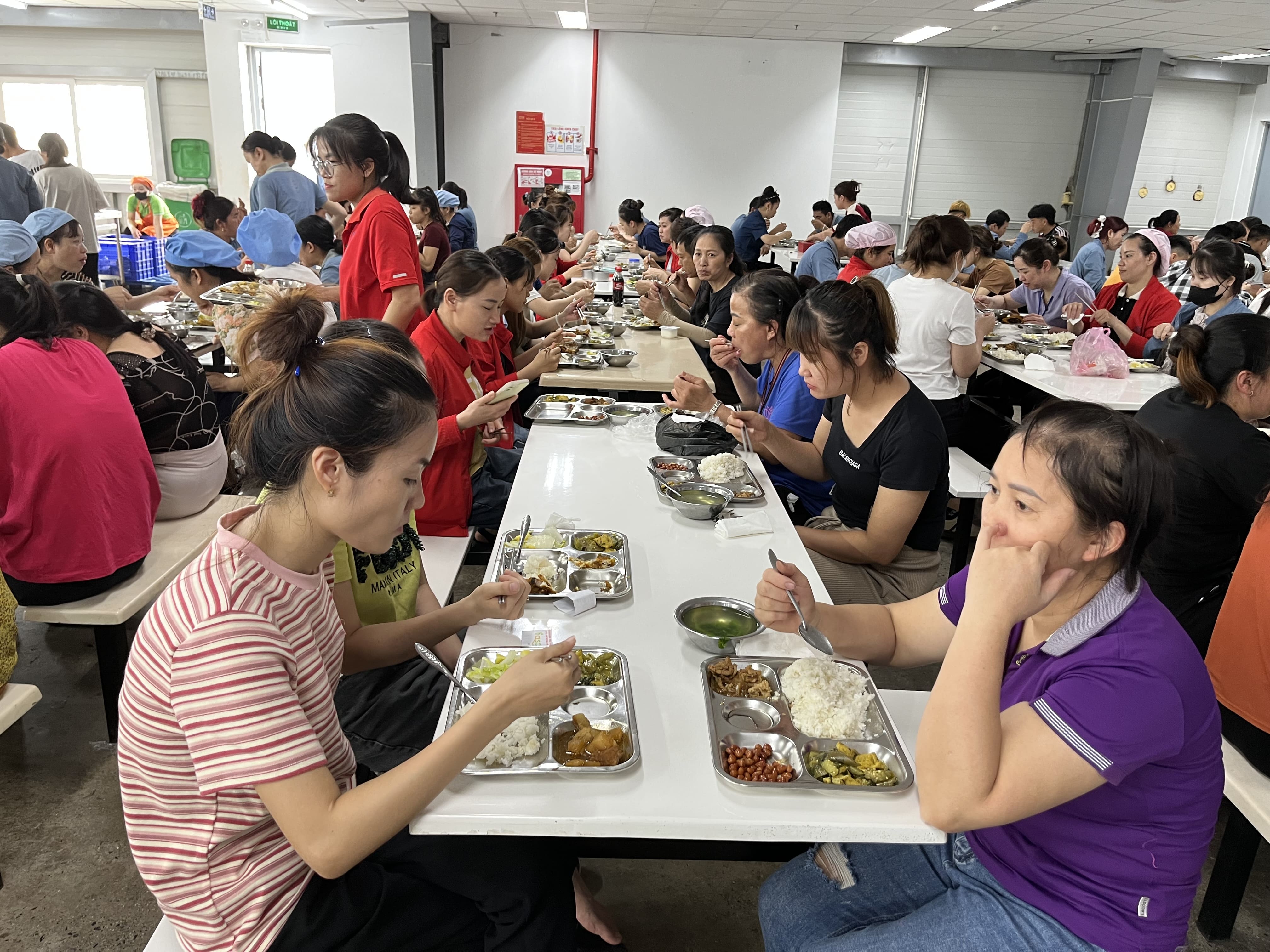 Công ty suất ăn công nghiệp, suất ăn công nghiệp, bếp ăn công nghiệp, giá suất ăn công nghiệp, suất ăn công nghiệp giá rẻ, dịch vụ bếp ăn tập thể