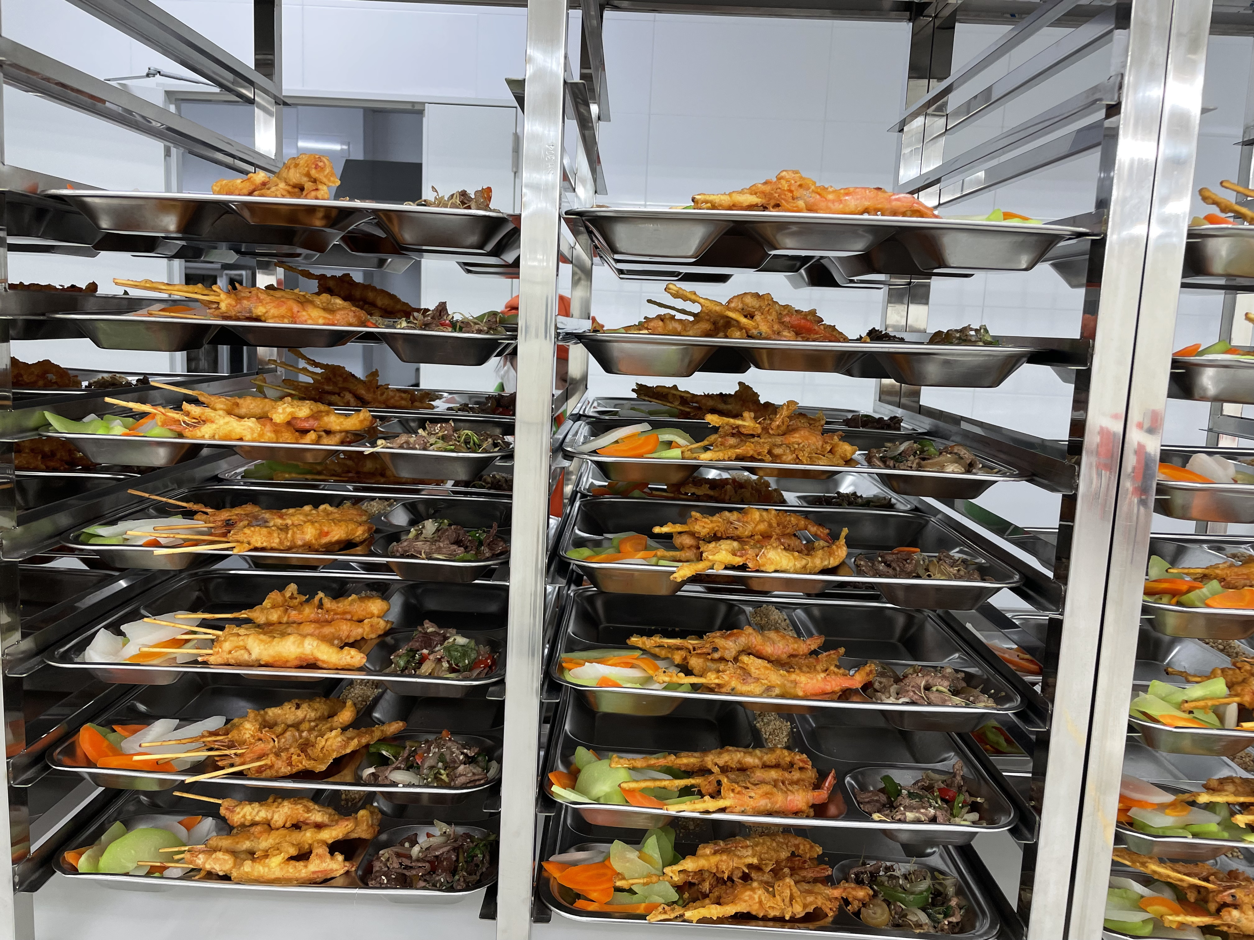 Công ty suất ăn công nghiệp, suất ăn công nghiệp, bếp ăn công nghiệp, giá suất ăn công nghiệp, suất ăn công nghiệp giá rẻ, dịch vụ bếp ăn tập thể