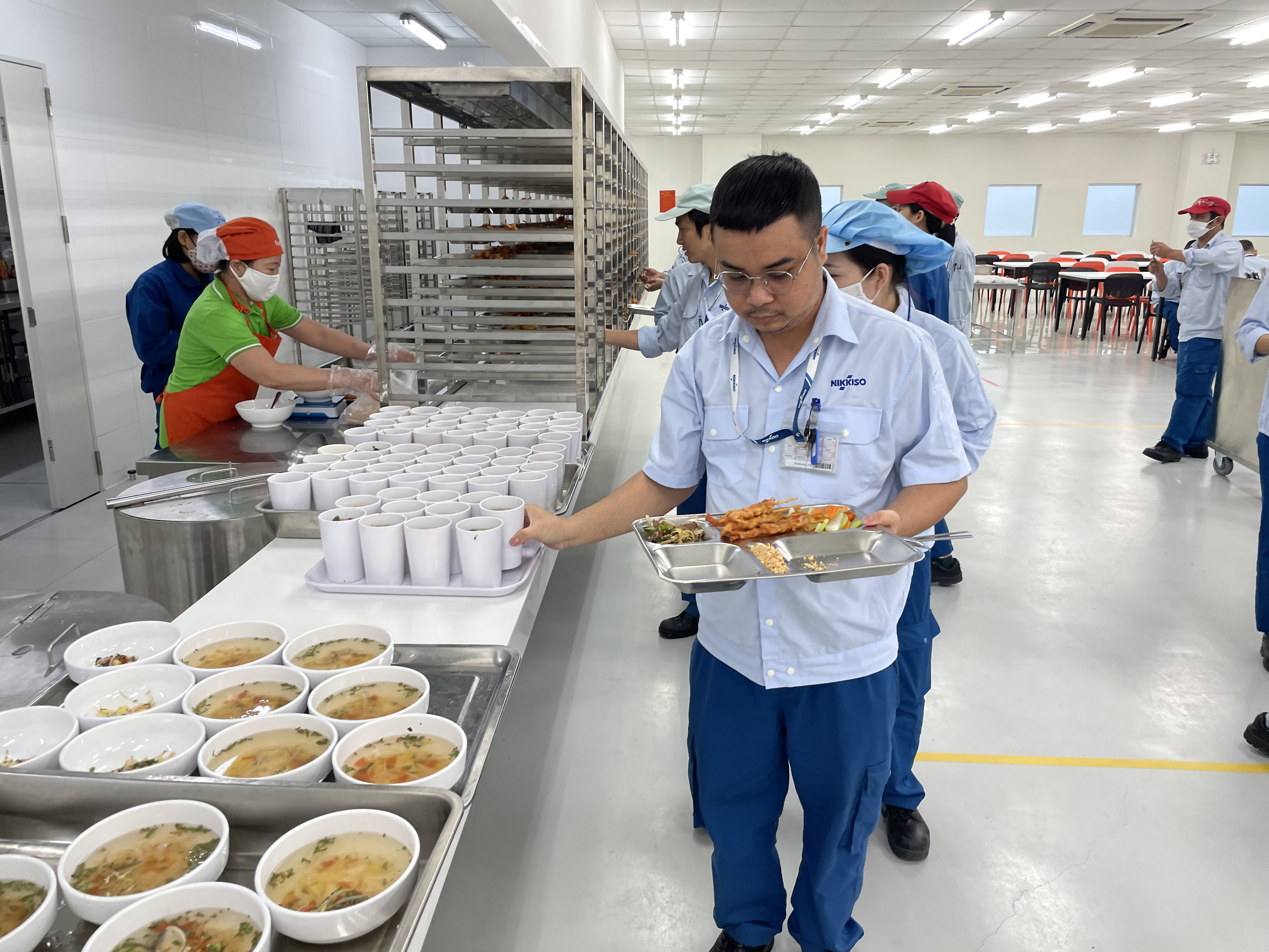 Công ty suất ăn công nghiệp, suất ăn công nghiệp, bếp ăn công nghiệp, giá suất ăn công nghiệp, suất ăn công nghiệp giá rẻ, dịch vụ bếp ăn tập thể