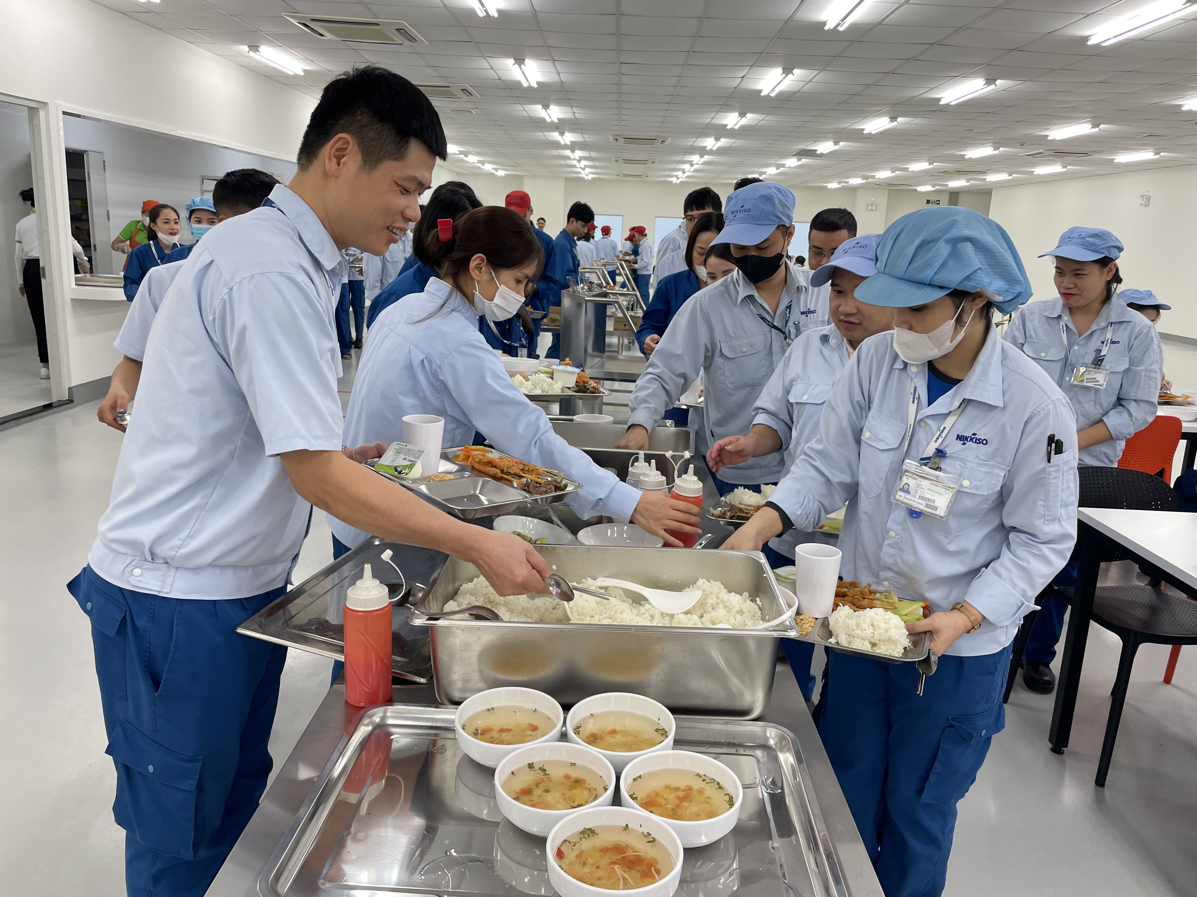 Công ty suất ăn công nghiệp, suất ăn công nghiệp, bếp ăn công nghiệp, giá suất ăn công nghiệp, suất ăn công nghiệp giá rẻ, dịch vụ bếp ăn tập thể