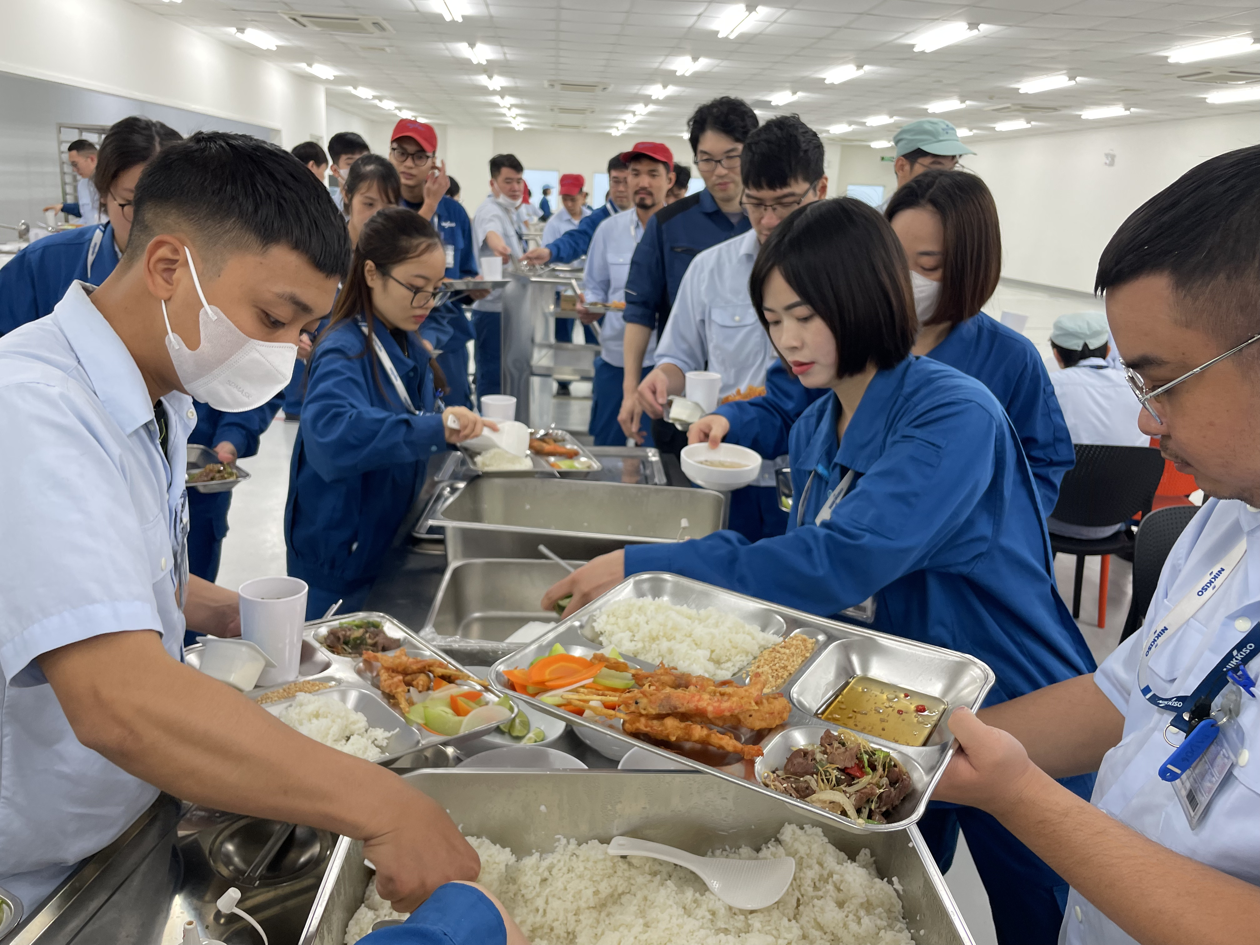 Công ty suất ăn công nghiệp, suất ăn công nghiệp, bếp ăn công nghiệp, giá suất ăn công nghiệp, suất ăn công nghiệp giá rẻ, dịch vụ bếp ăn tập thể