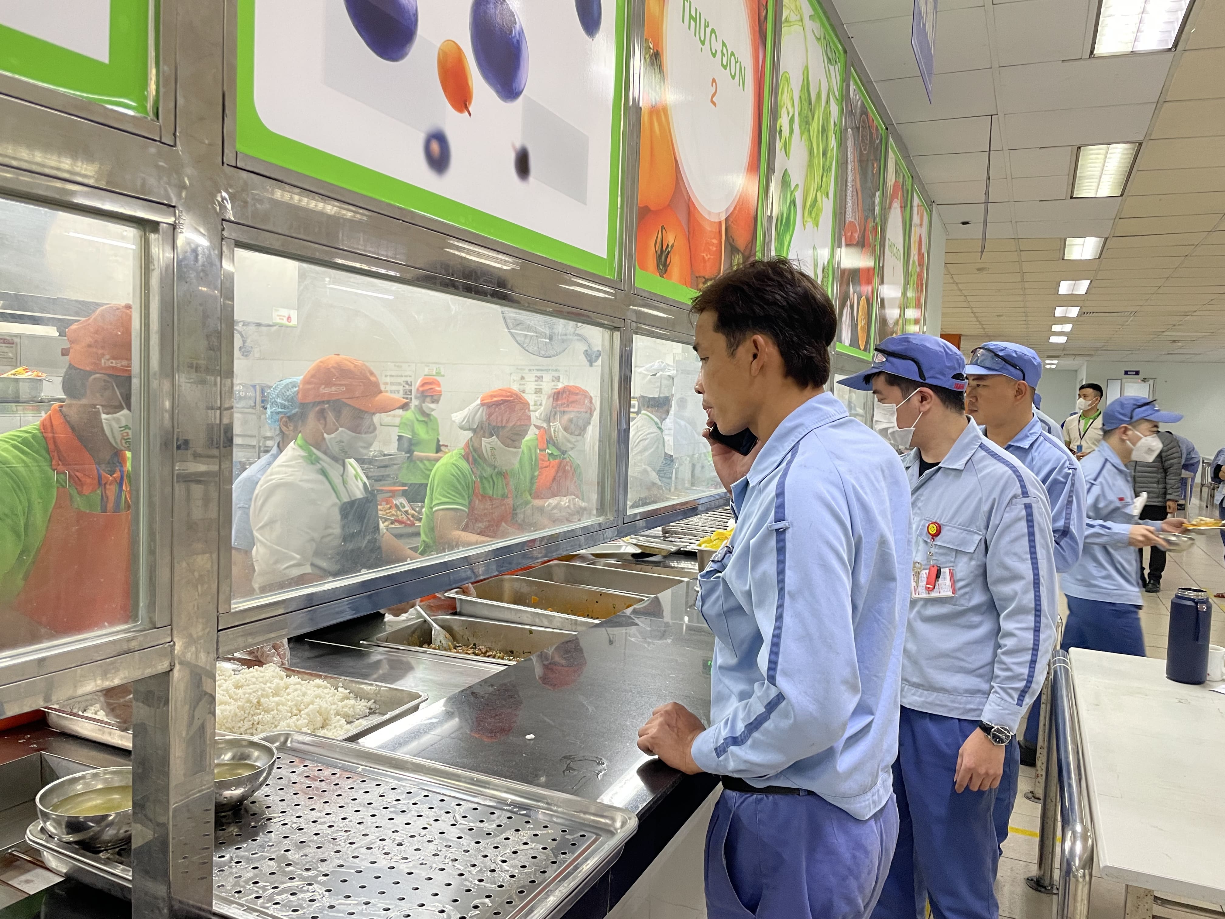 Công ty suất ăn công nghiệp, suất ăn công nghiệp, bếp ăn công nghiệp, giá suất ăn công nghiệp, suất ăn công nghiệp giá rẻ, dịch vụ bếp ăn tập thể