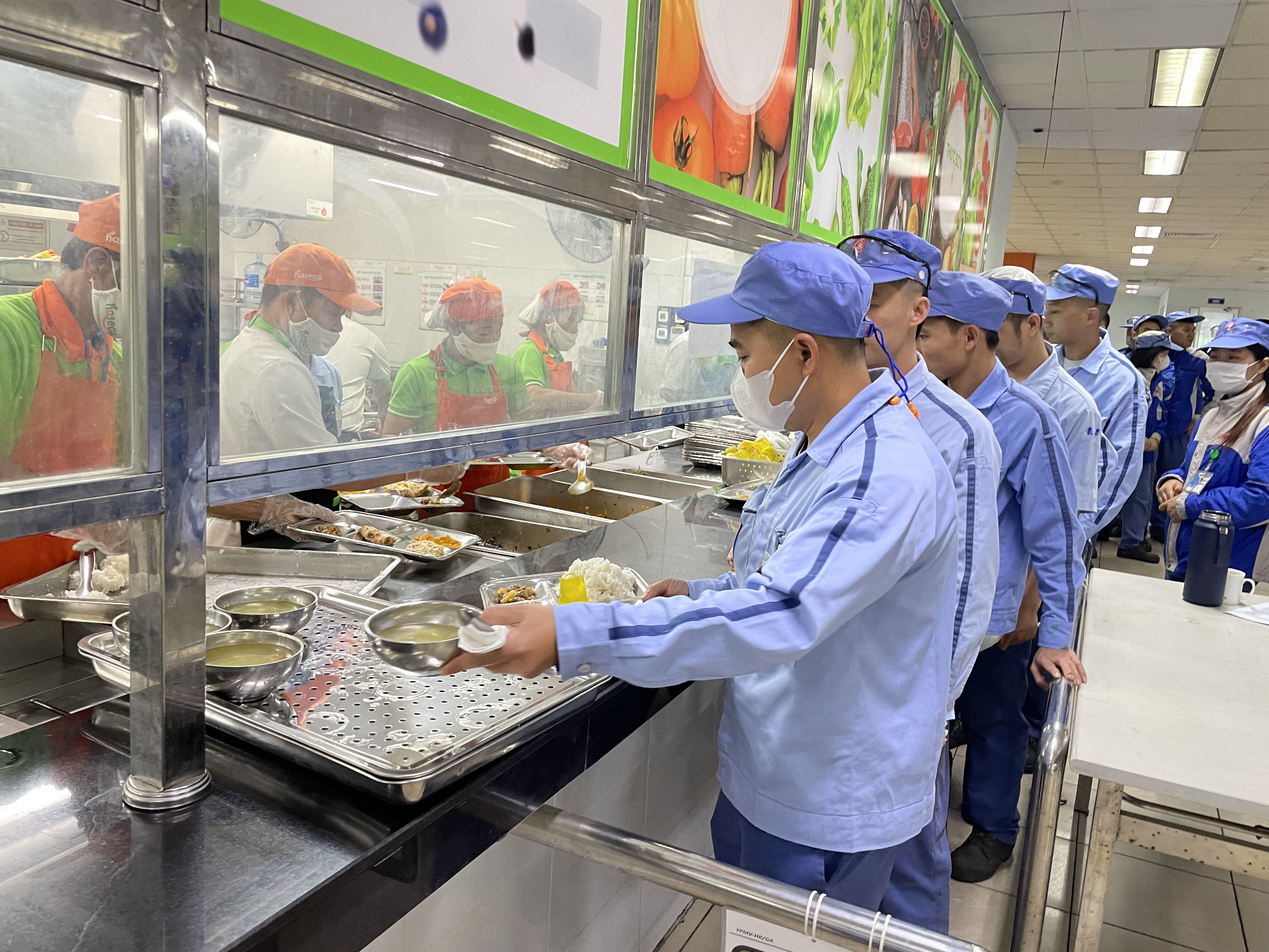 Công ty suất ăn công nghiệp, suất ăn công nghiệp, bếp ăn công nghiệp, giá suất ăn công nghiệp, suất ăn công nghiệp giá rẻ, dịch vụ bếp ăn tập thể