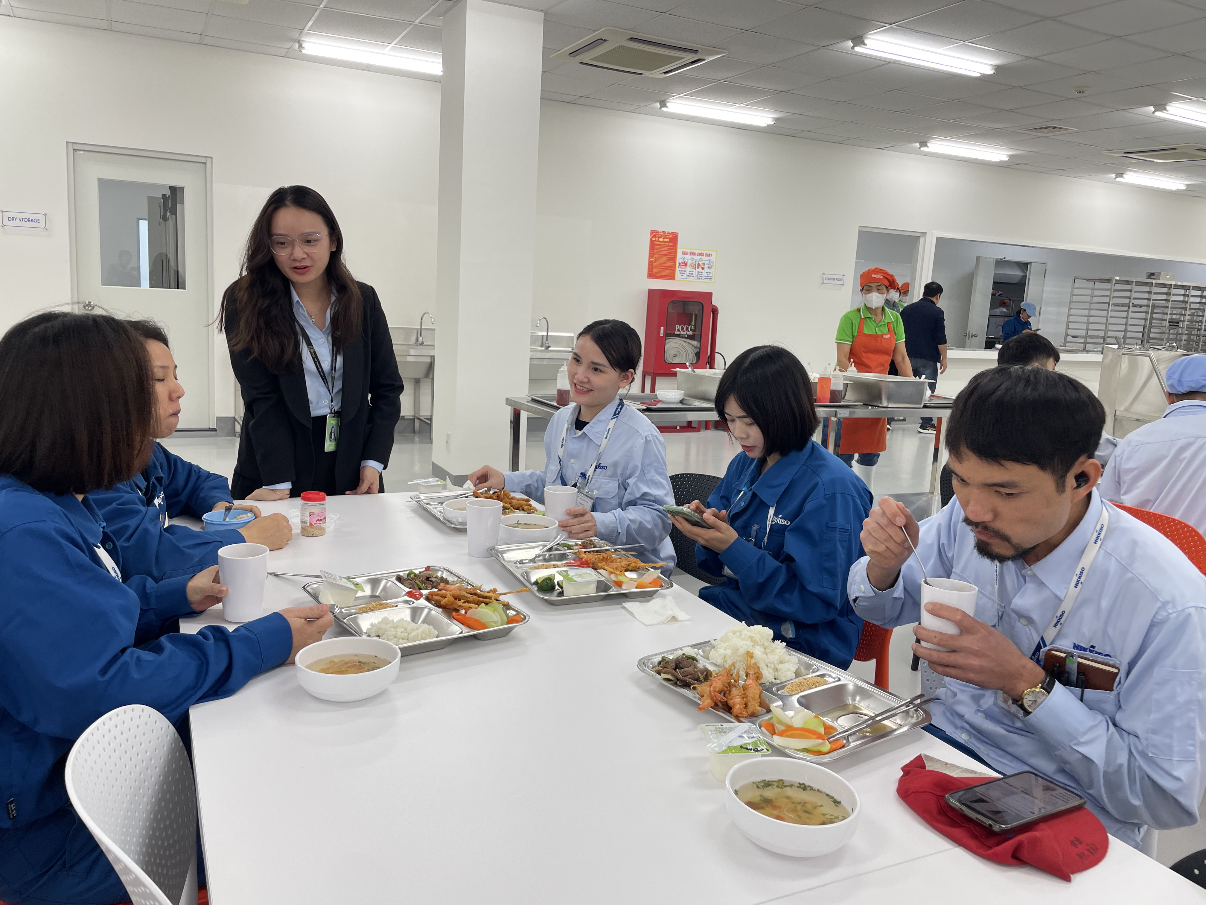 Công ty suất ăn công nghiệp, suất ăn công nghiệp, bếp ăn công nghiệp, giá suất ăn công nghiệp, suất ăn công nghiệp giá rẻ, dịch vụ bếp ăn tập thể