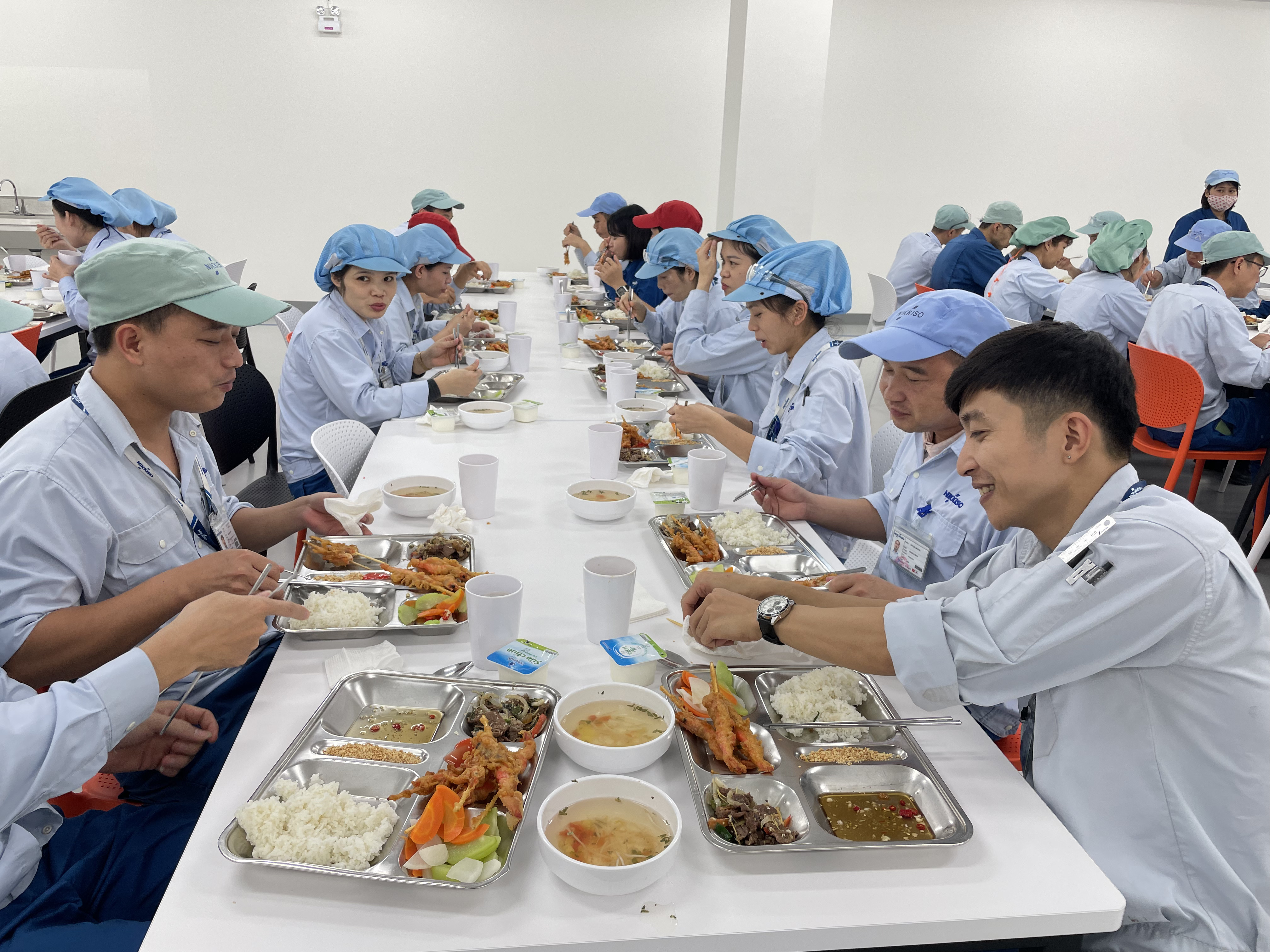 Công ty suất ăn công nghiệp, suất ăn công nghiệp, bếp ăn công nghiệp, giá suất ăn công nghiệp, suất ăn công nghiệp giá rẻ, dịch vụ bếp ăn tập thể