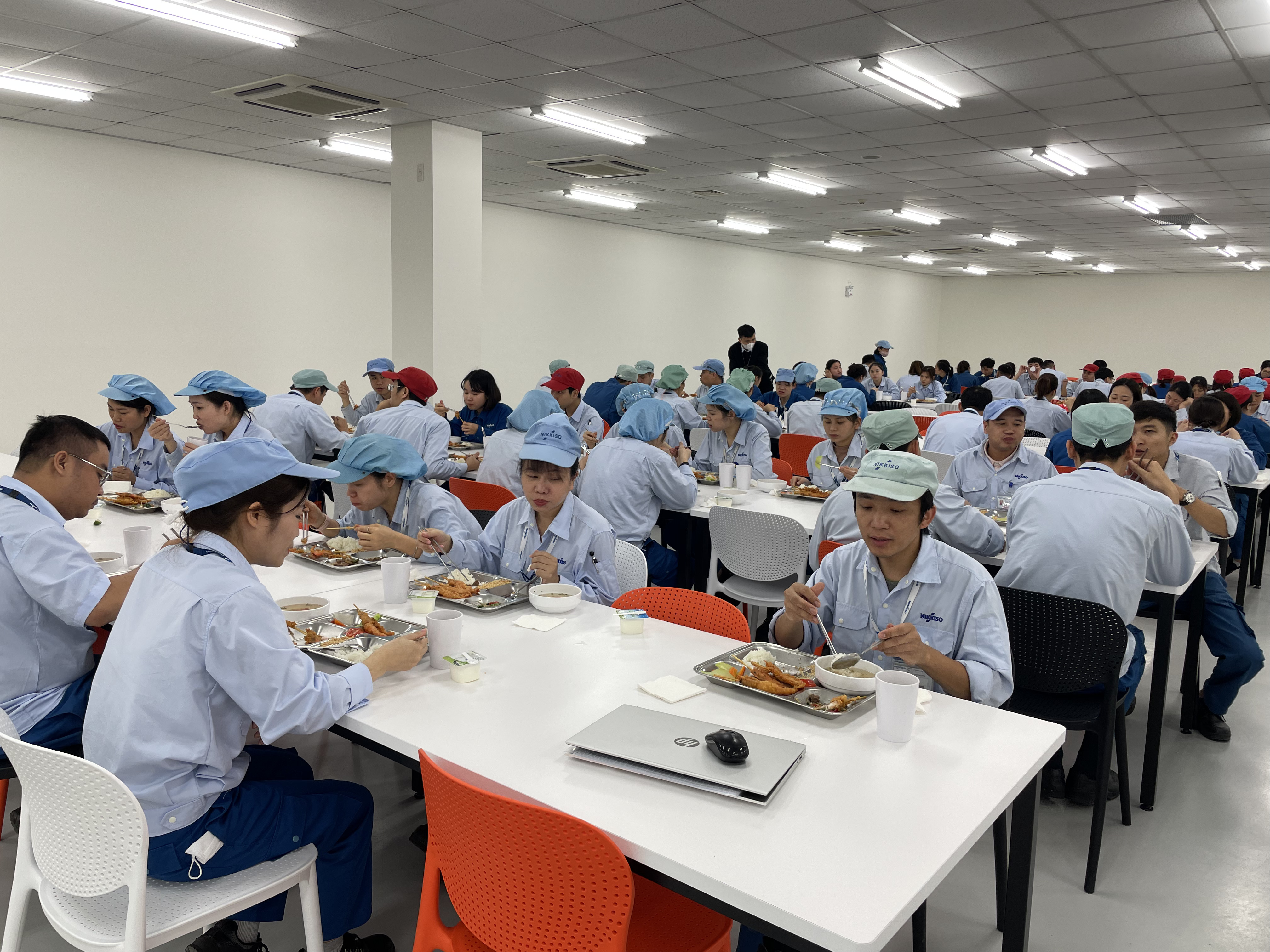 Công ty suất ăn công nghiệp, suất ăn công nghiệp, bếp ăn công nghiệp, giá suất ăn công nghiệp, suất ăn công nghiệp giá rẻ, dịch vụ bếp ăn tập thể