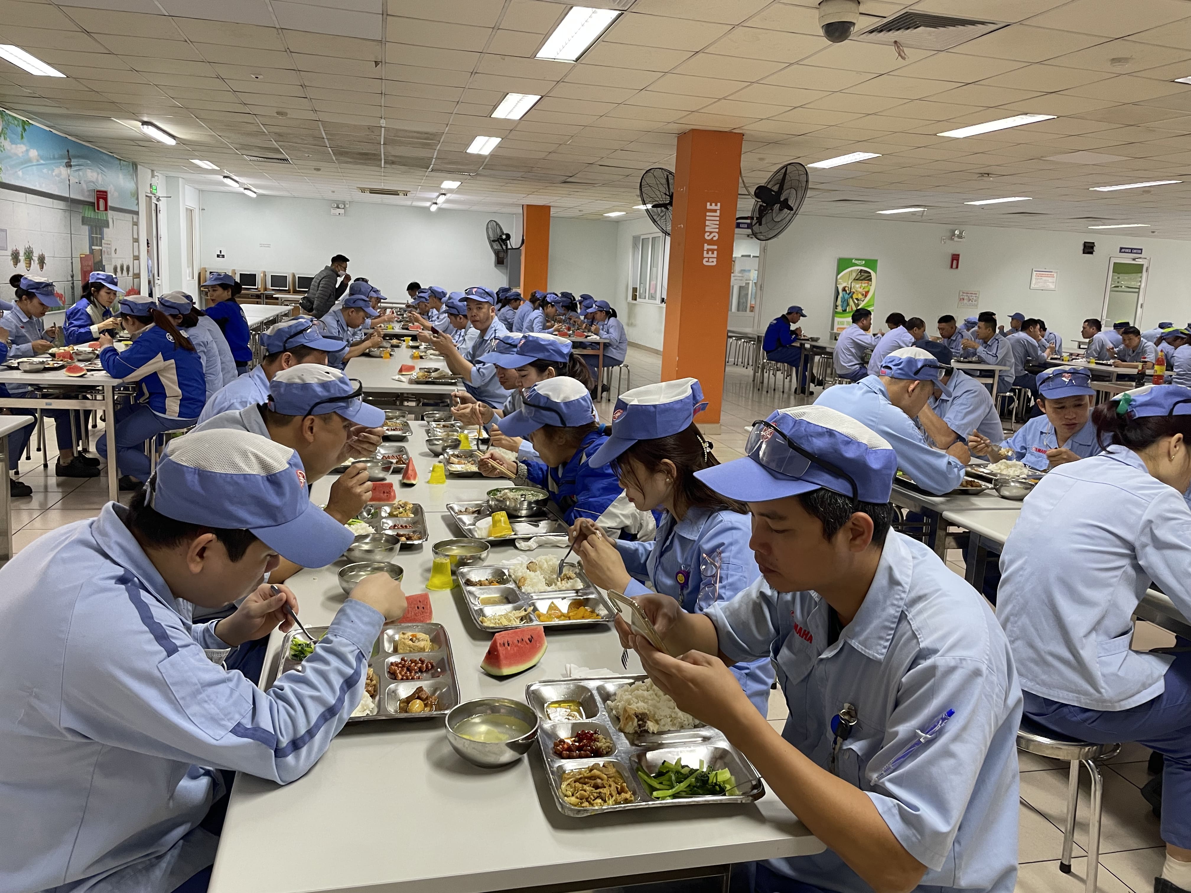 Công ty suất ăn công nghiệp, suất ăn công nghiệp, bếp ăn công nghiệp, giá suất ăn công nghiệp, suất ăn công nghiệp giá rẻ, dịch vụ bếp ăn tập thể