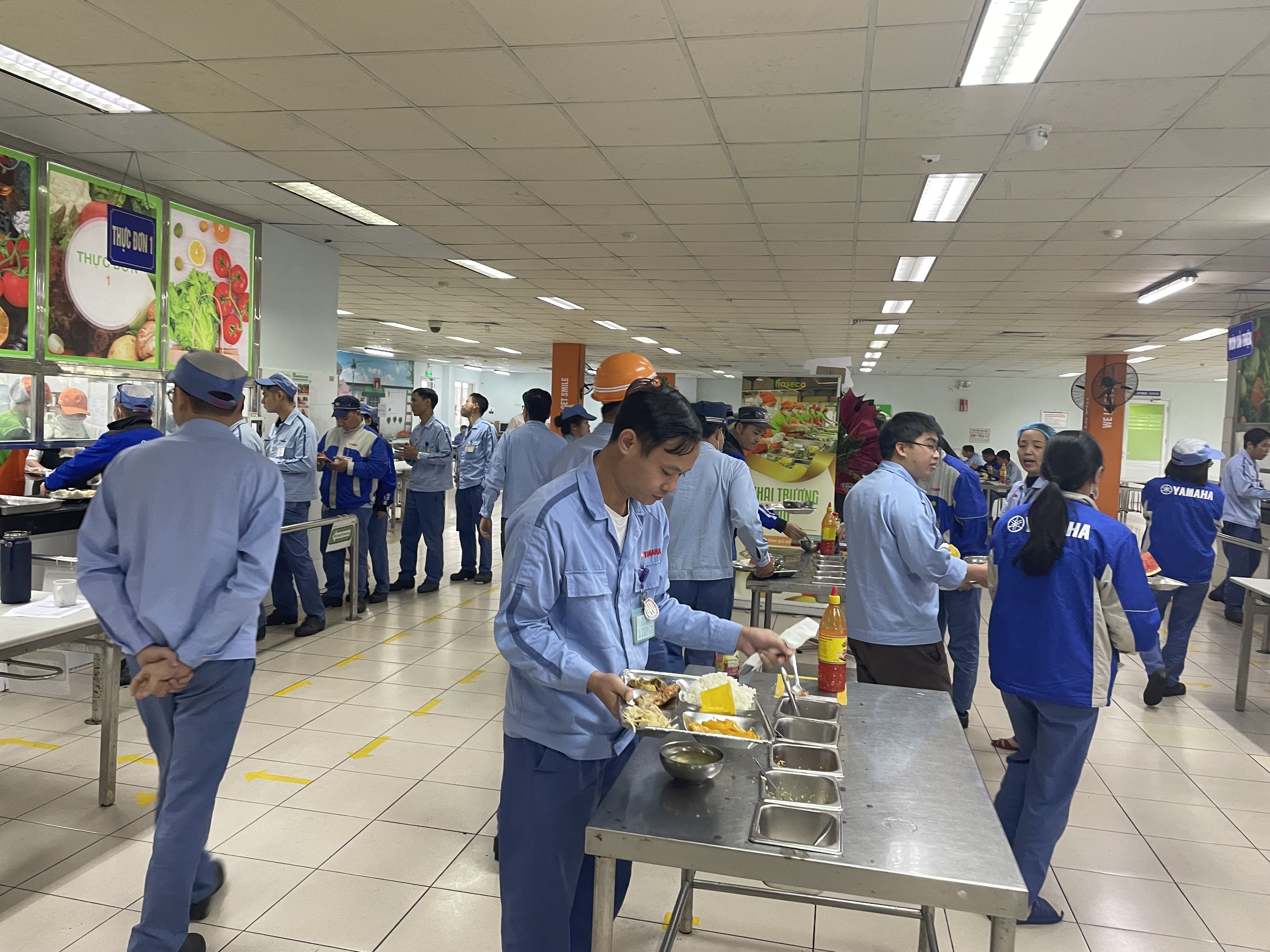 Công ty suất ăn công nghiệp cung cấp combo ăn giữa ca